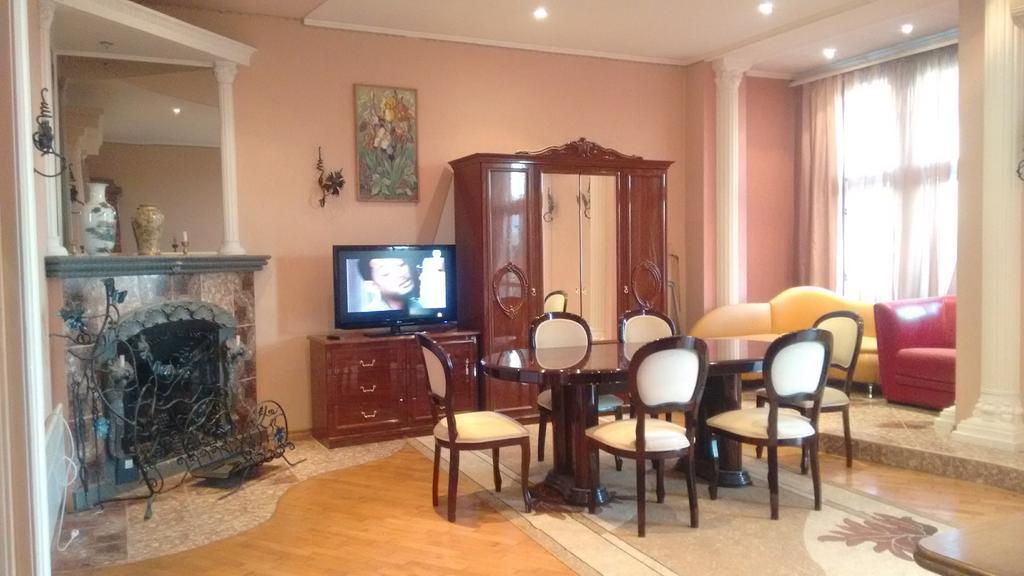 Luxury Apartment In The Center Lviv Exterior photo
